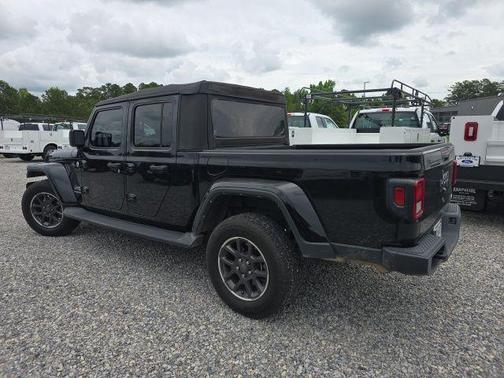 Black Clearcoat 2022 Jeep Gladiator Overland