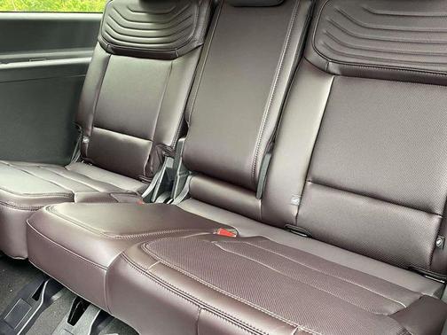 AGATE BLACK METALLIC 2026 Ford Expedition Max Platinum