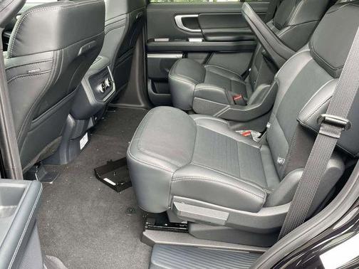 Agate Black Metallic 2026 Ford Expedition Platinum