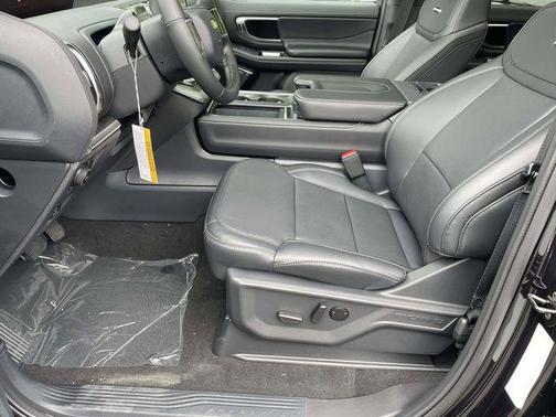 Agate Black Metallic 2026 Ford Expedition Platinum
