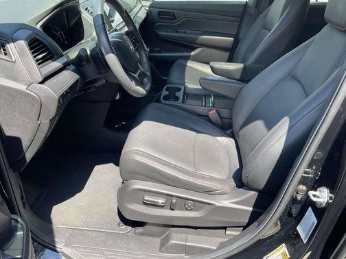 Crystal Black Pearl 2024 Honda Odyssey Sport