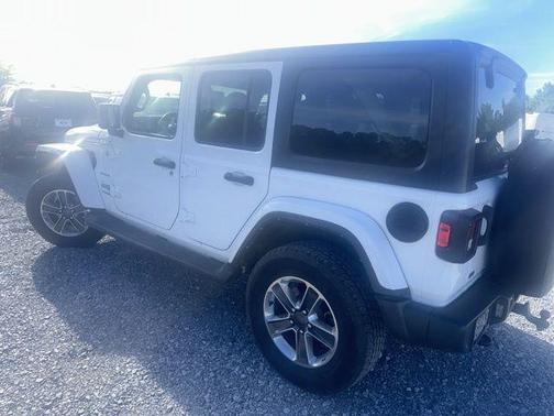 Bright White Clearcoat 2022 Jeep Wrangler Unlimited Sahara