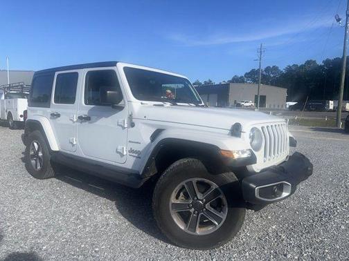 Bright White Clearcoat 2022 Jeep Wrangler Unlimited Sahara
