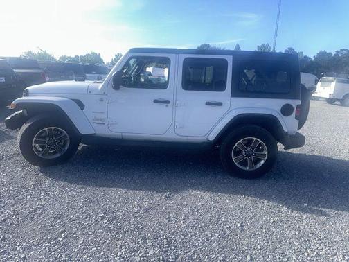 Bright White Clearcoat 2022 Jeep Wrangler Unlimited Sahara