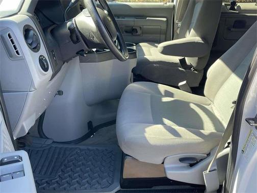 2014 Ford E350 Super Duty XLT