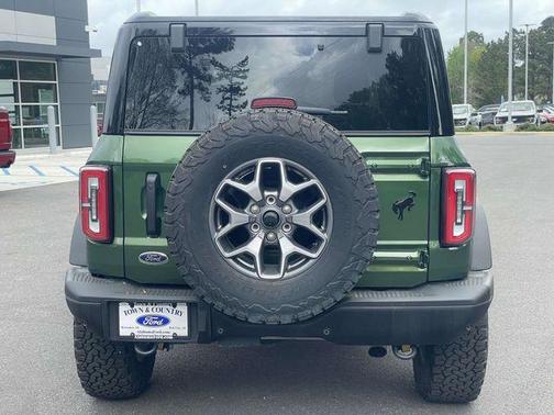 ERUPTION GREEN METALLIC 2025 Ford Bronco Badlands