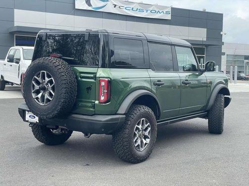 ERUPTION GREEN METALLIC 2025 Ford Bronco Badlands