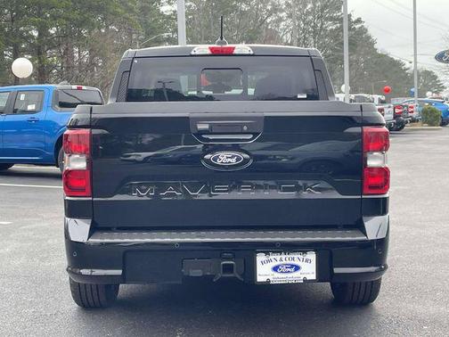 SHADOW BLACK 2026 Ford Maverick Lobo