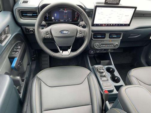 SHADOW BLACK 2026 Ford Maverick Lobo