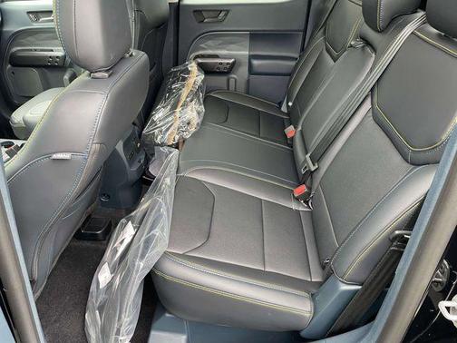 SHADOW BLACK 2026 Ford Maverick Lobo