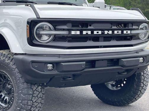 OXFORD WHITE 2026 Ford Bronco Outer Banks