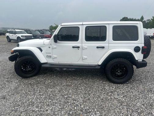 Bright White Clearcoat 2018 Jeep Wrangler Unlimited Sahara