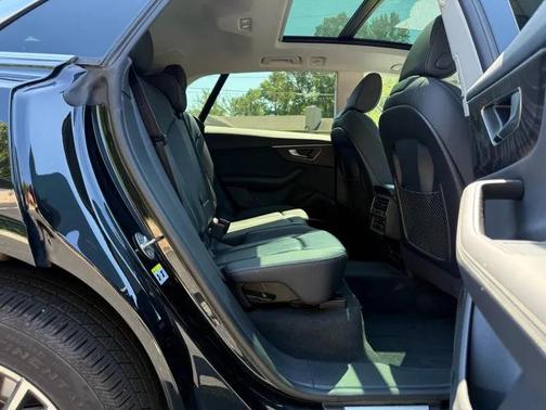 2023 Audi Q8 55 Premium Plus