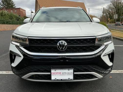 2024 Volkswagen Taos SE FWD