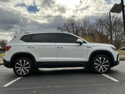 2024 Volkswagen Taos SE FWD