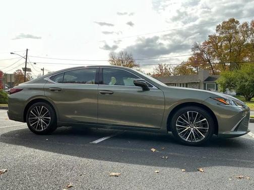 2022 Lexus ES 350 Base