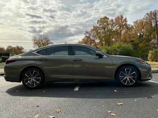 2022 Lexus ES 350 Base