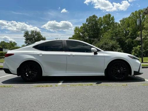 Ice Cap 2025 Toyota Camry SE