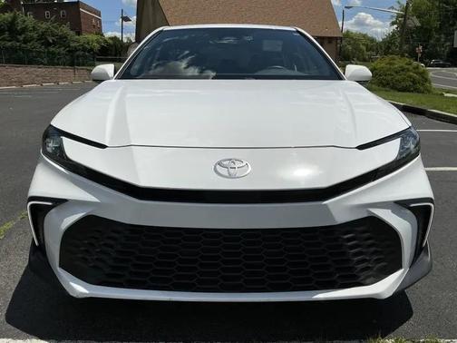 Ice Cap 2025 Toyota Camry SE