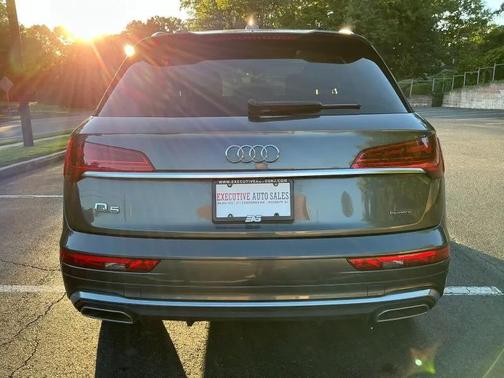 Daytona Gray Pearl Effect 2023 Audi Q5 45 S line Premium Plus
