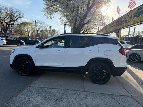 Summit White 2021 GMC Terrain SLE