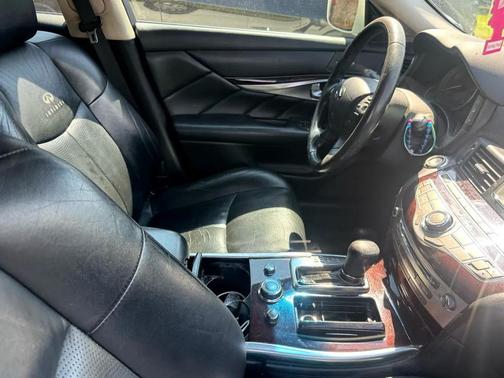 2011 INFINITI M37x Base