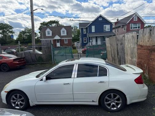 Ivory Pearl 2005 INFINITI G35x Base