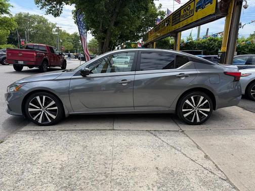 Gun Metallic 2022 Nissan Altima SR Intelligent AWD