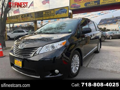 Midnight Black Metallic 2017 Toyota Sienna XLE