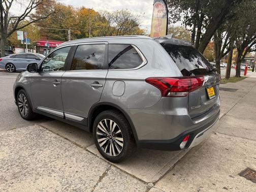 2020 Mitsubishi Outlander SE