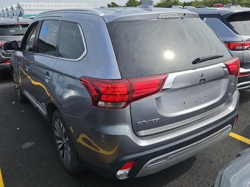 2020 Mitsubishi Outlander SE