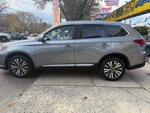 2020 Mitsubishi Outlander SE