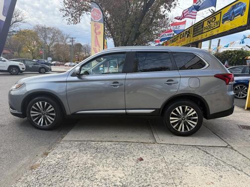 2020 Mitsubishi Outlander SE