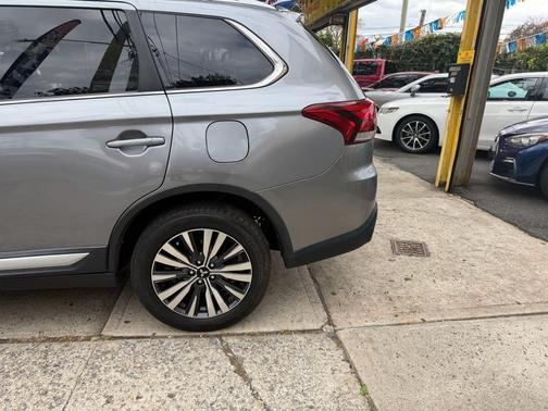 2020 Mitsubishi Outlander SE