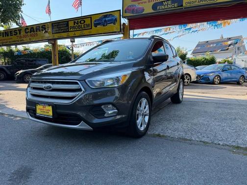 Magnetic Metallic 2018 Ford Escape SE
