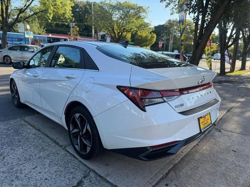 2021 Hyundai ELANTRA Limited