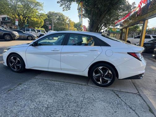 2021 Hyundai ELANTRA Limited