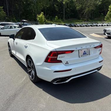 Crystal White Pearl Metallic 2019 Volvo S60 T6 R-Design