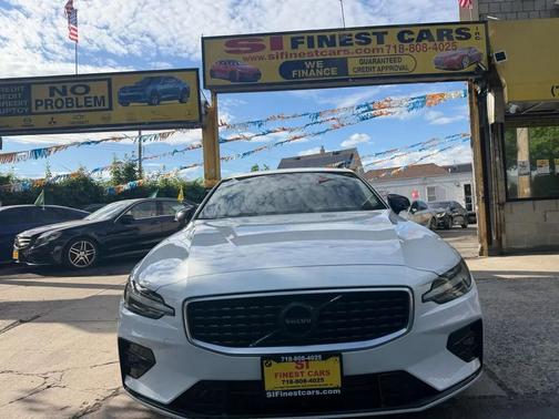 Crystal White Pearl Metallic 2019 Volvo S60 T6 R-Design