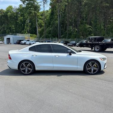 Crystal White Pearl Metallic 2019 Volvo S60 T6 R-Design