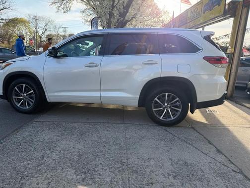 Blizzard Pearl 2018 Toyota Highlander SE