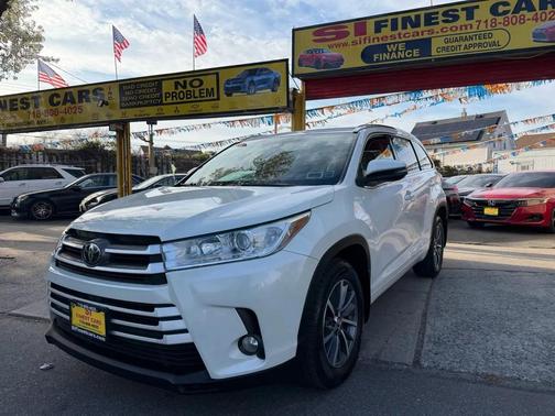 Blizzard Pearl 2018 Toyota Highlander SE