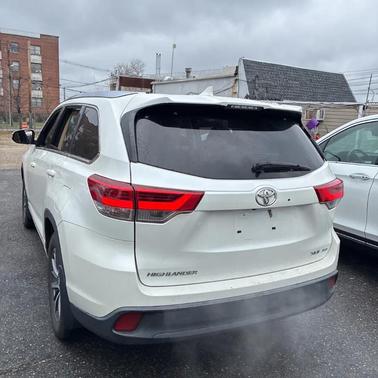 Blizzard Pearl 2018 Toyota Highlander SE