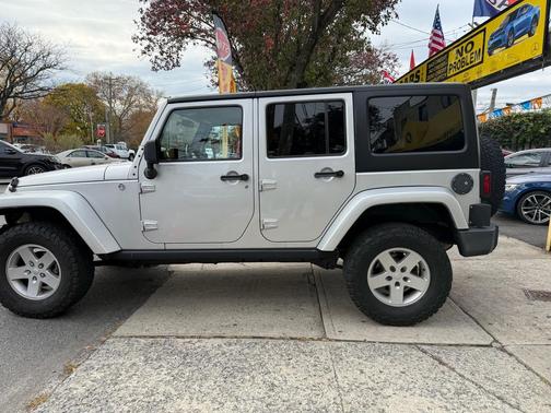 2012 Jeep Wrangler Unlimited Sahara