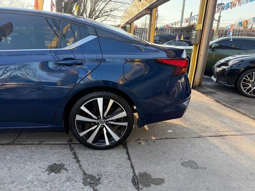 2021 Nissan Altima SR VC-Turbo FWD