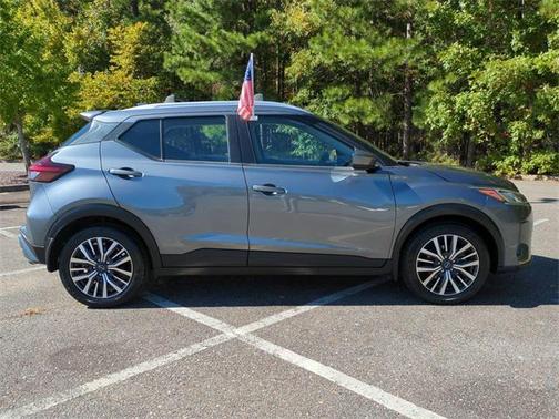 2022 Nissan Kicks SV