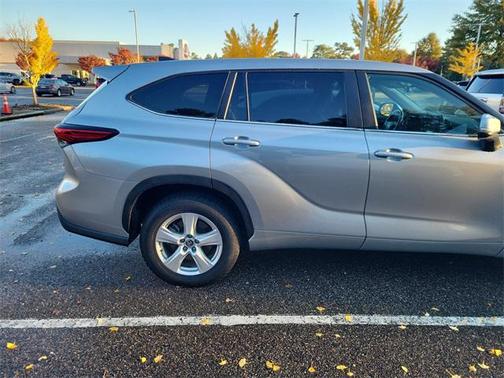 2023 Toyota Highlander LE