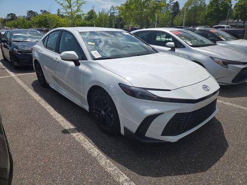 Ice Cap 2026 Toyota Camry SE