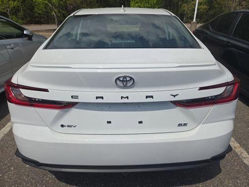 Ice Cap 2026 Toyota Camry SE