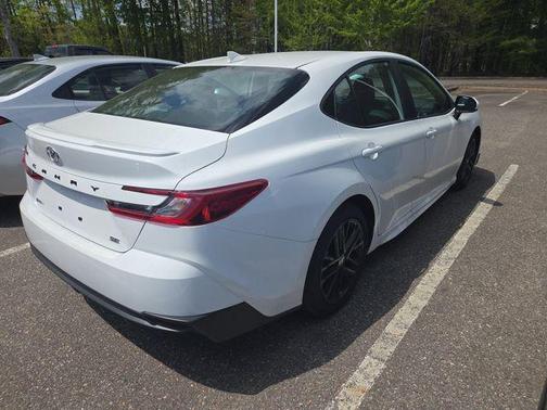 Ice Cap 2026 Toyota Camry SE